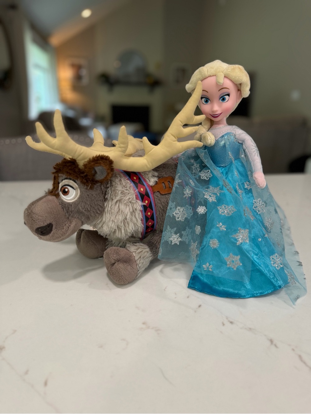 Disney Frozen Elsa and Sven Plush Set